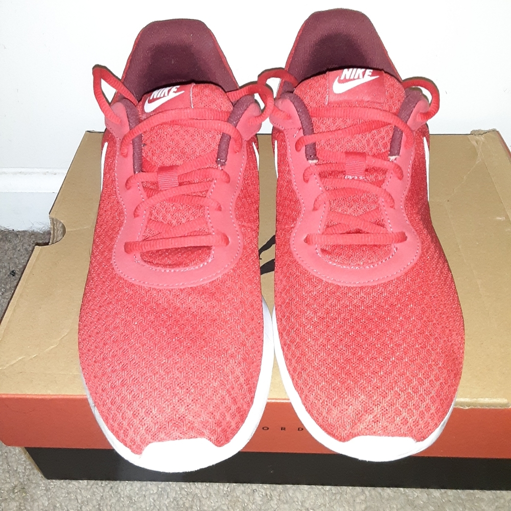 Nike Mens Tanjun Running Sneaker University Red